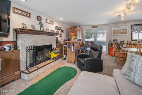 41 Walden Glen Ballston Lake NY 12019