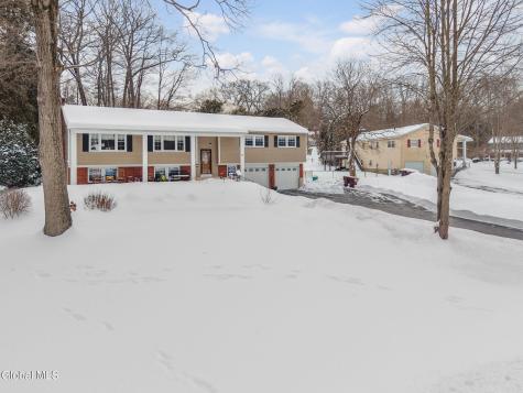 41 Walden Glen Ballston Lake NY 12019
