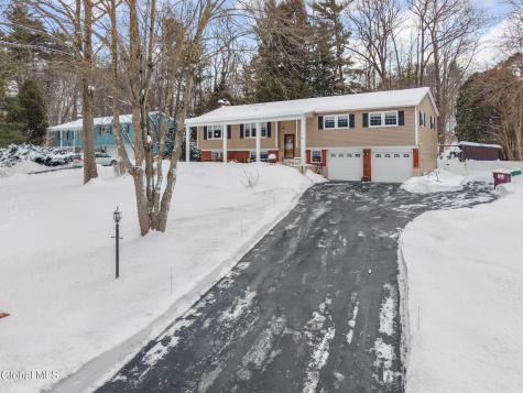 41 Walden Glen Ballston Lake NY 12019