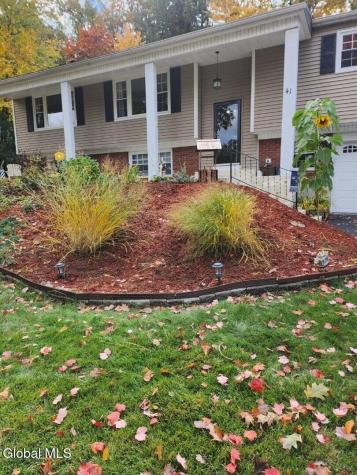 41 Walden Glen Ballston Lake NY 12019