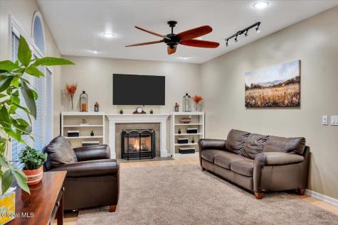 2 Carpenter Way Clifton Park NY 12065