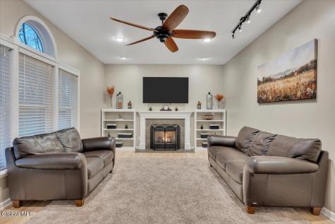 2 Carpenter Way Clifton Park NY 12065