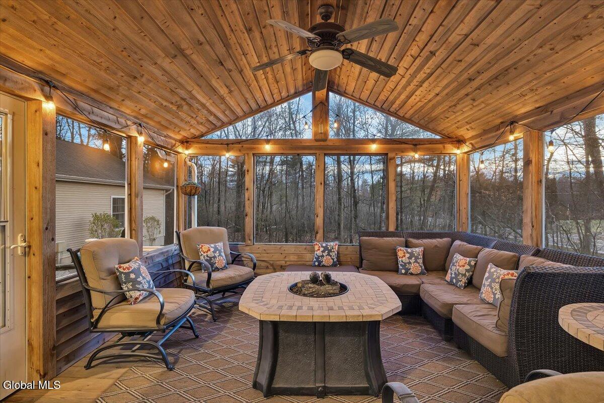 2 Carpenter Way Clifton Park NY 12065