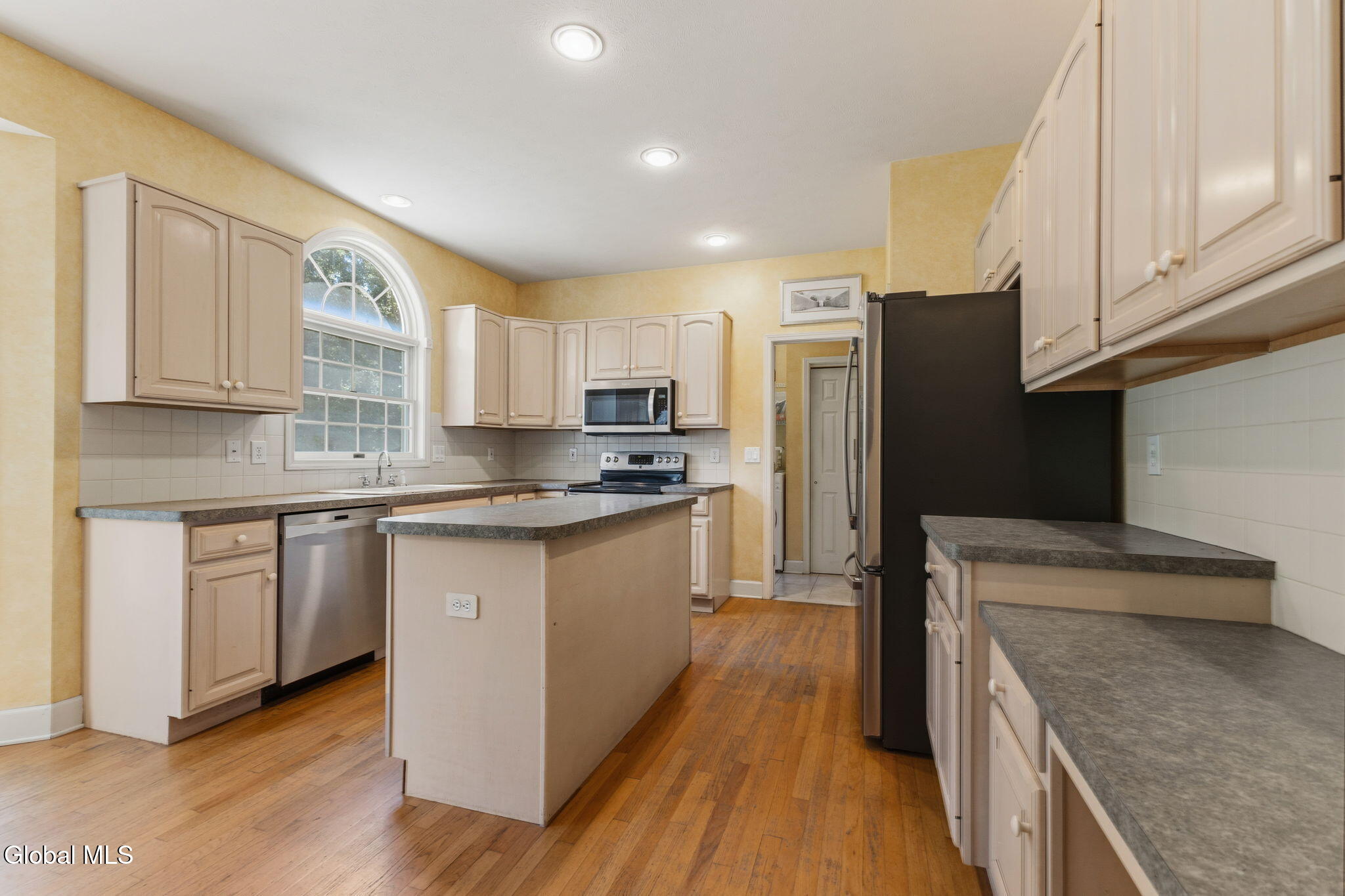 214 Bell Court Schenectady NY 12303