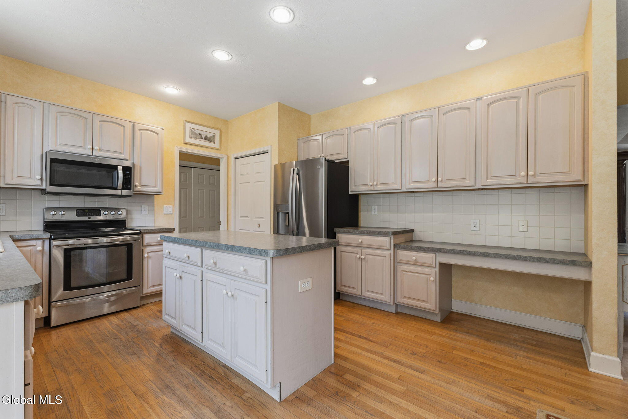 214 Bell Court Schenectady NY 12303