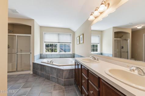 214 Bell Court Schenectady NY 12303