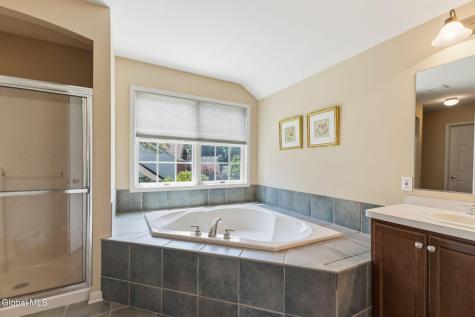 214 Bell Court Schenectady NY 12303