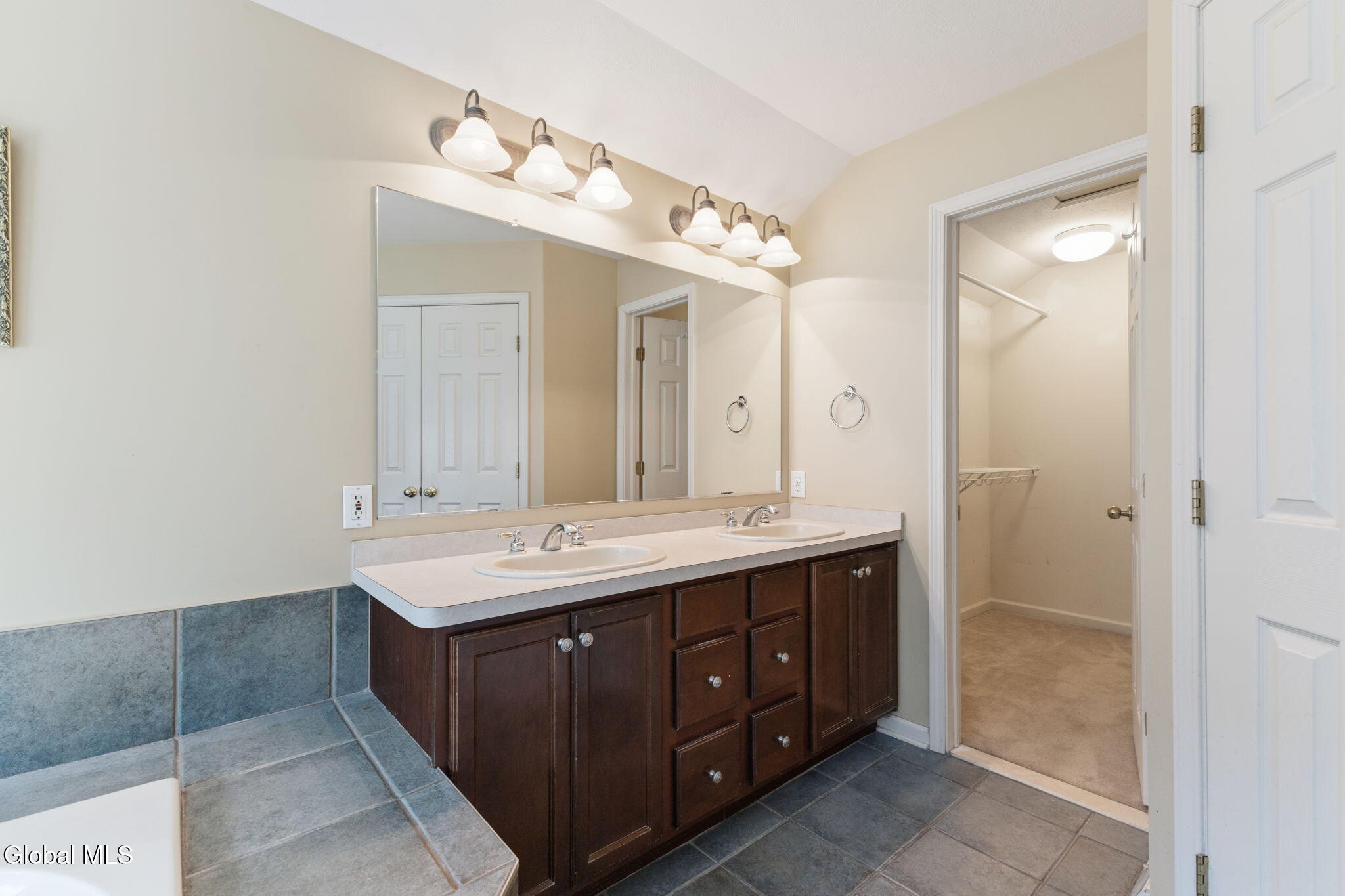 214 Bell Court Schenectady NY 12303