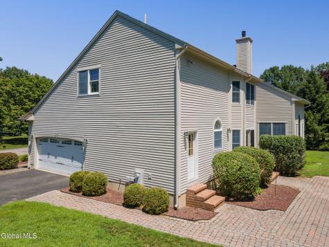 214 Bell Court Schenectady NY 12303