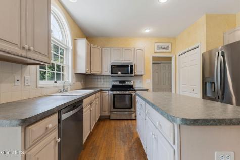214 Bell Court Schenectady NY 12303