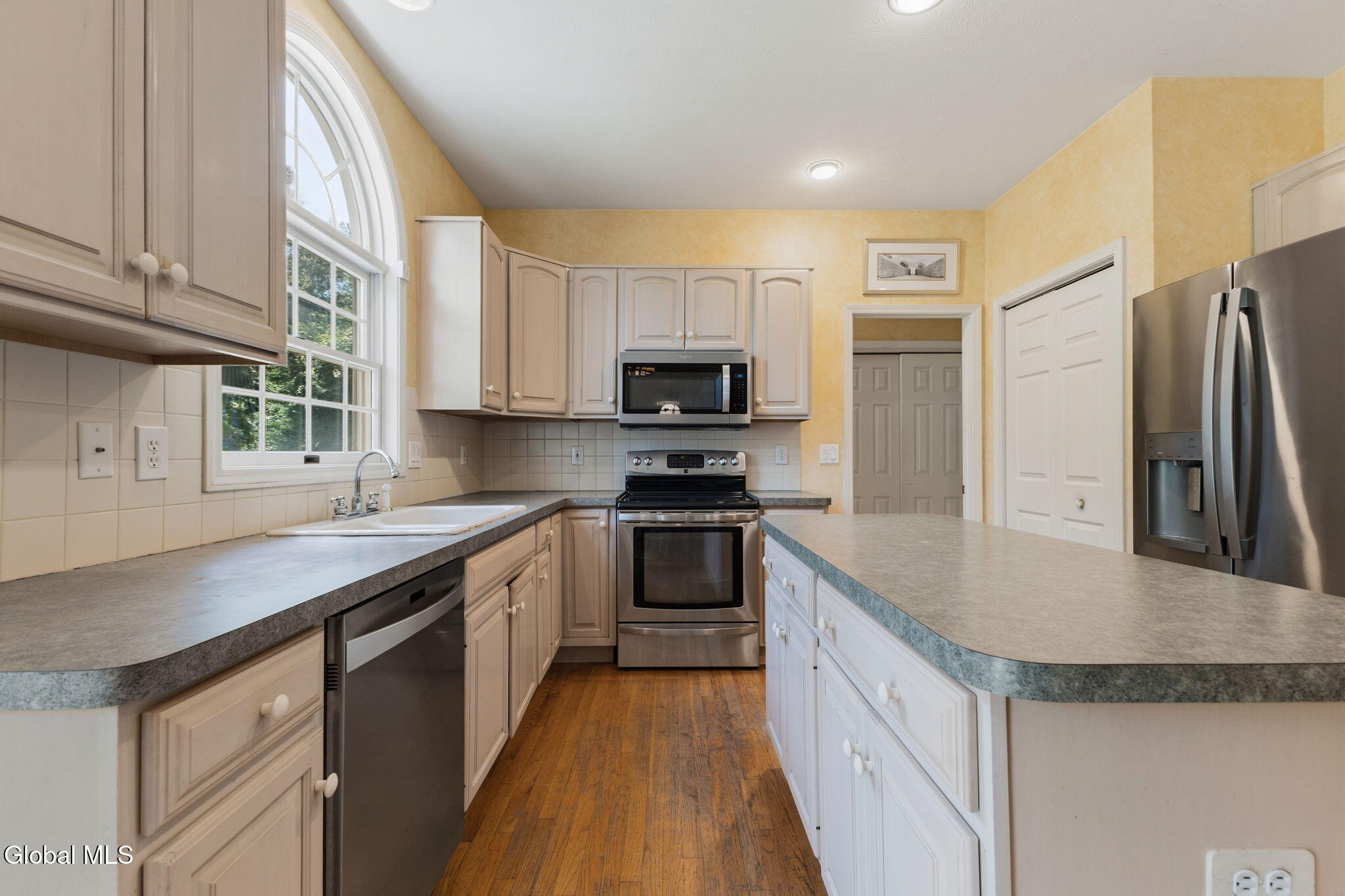 214 Bell Court Schenectady NY 12303