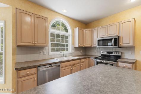 214 Bell Court Schenectady NY 12303