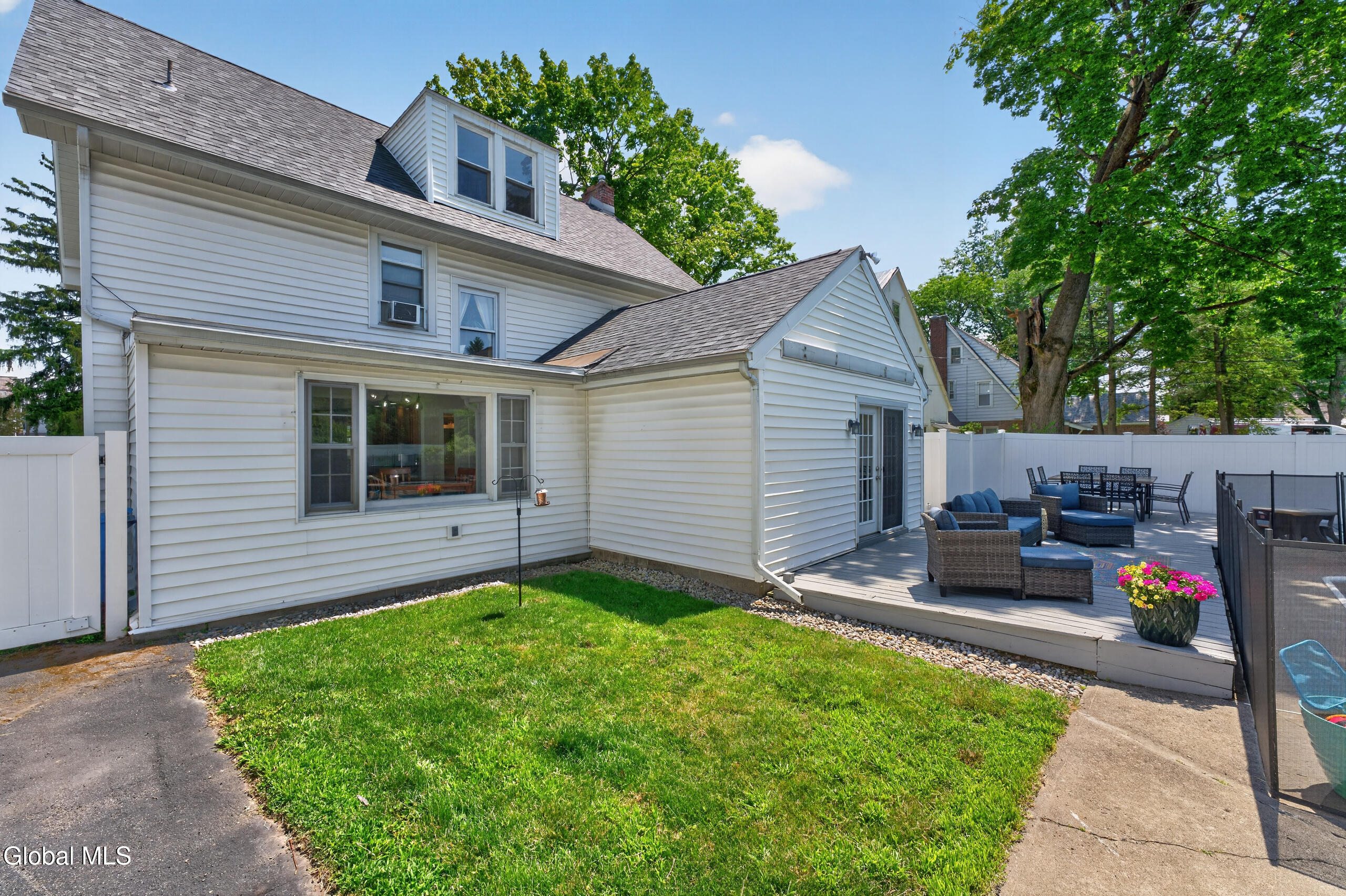 187 S Main Avenue Albany NY 12208
