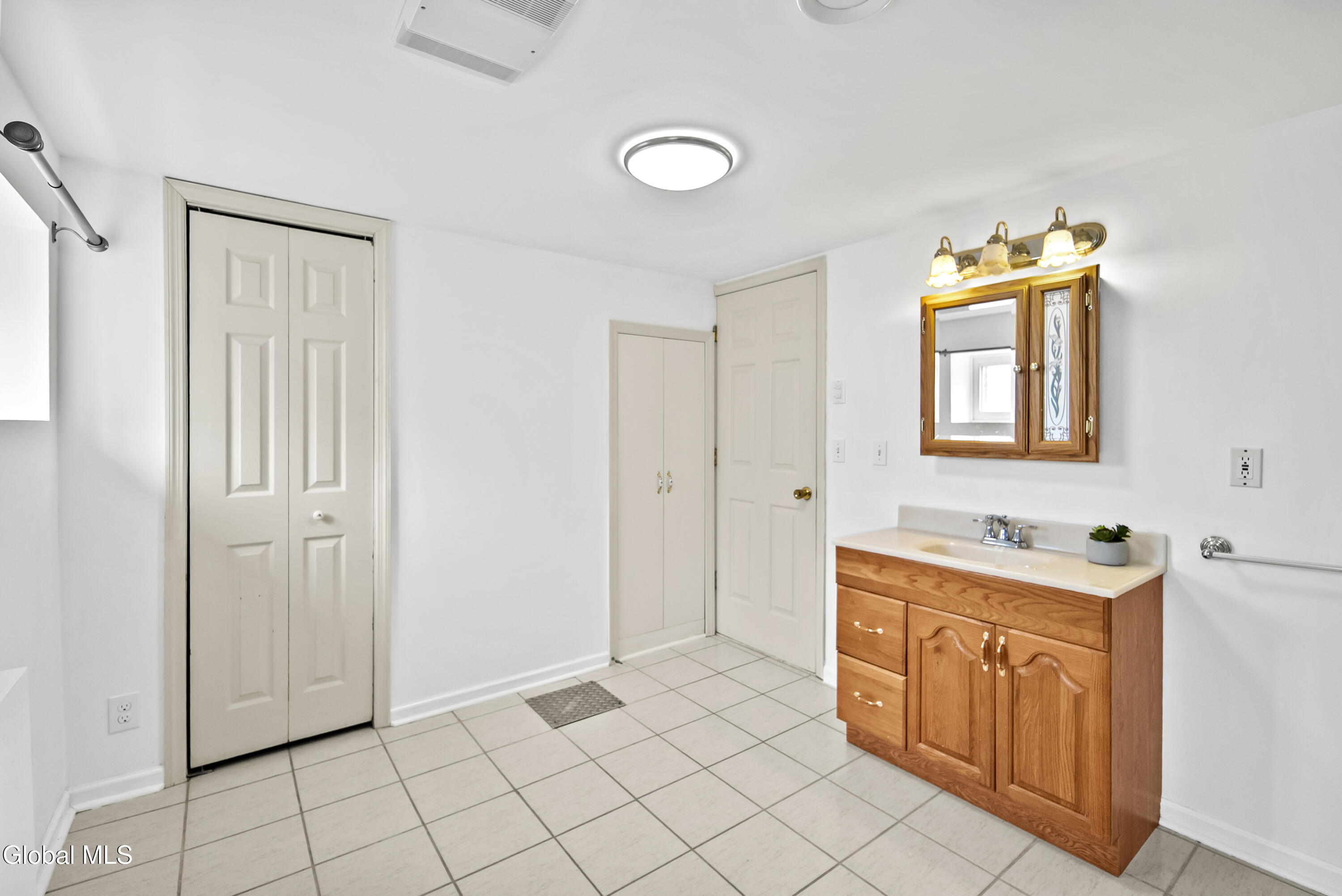 39 Utica Avenue Latham NY 12110