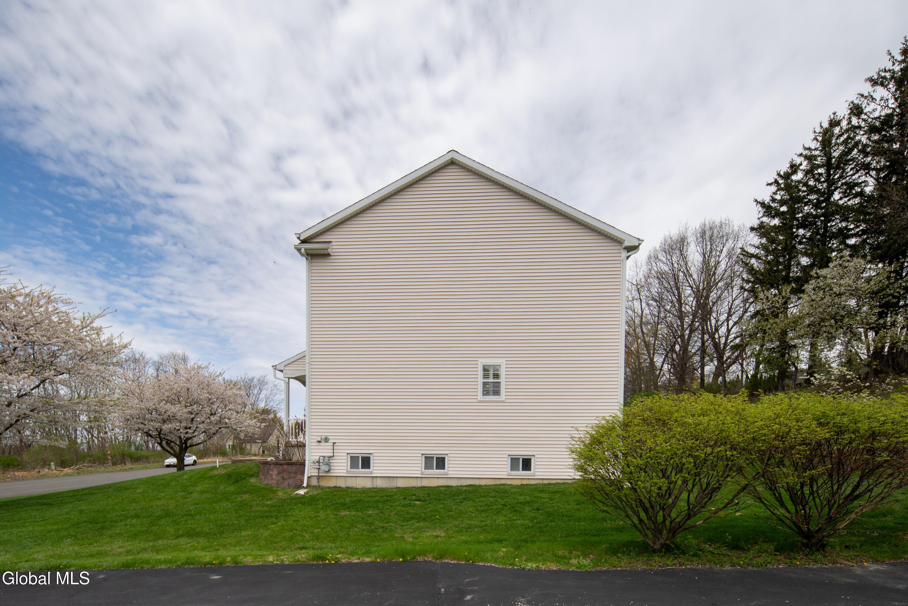 39 Utica Avenue Latham NY 12110