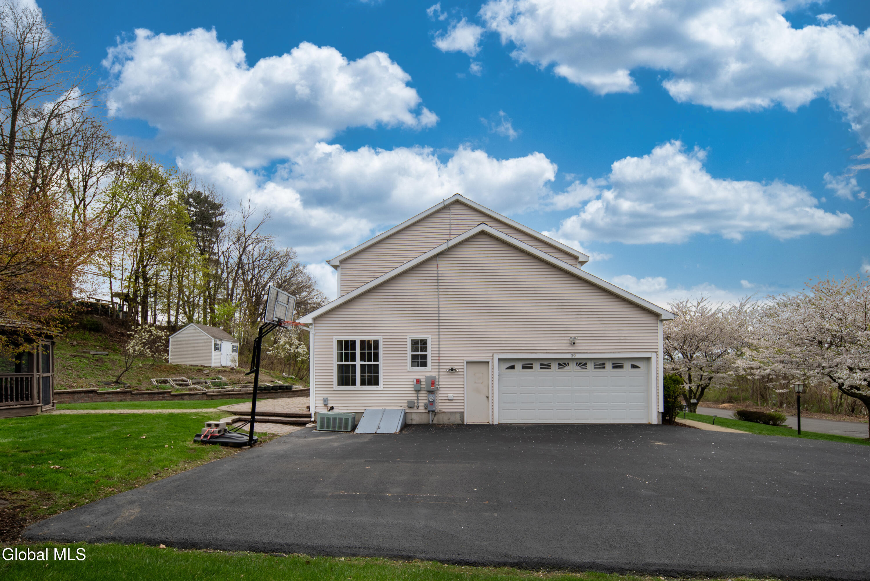 39 Utica Avenue Latham NY 12110