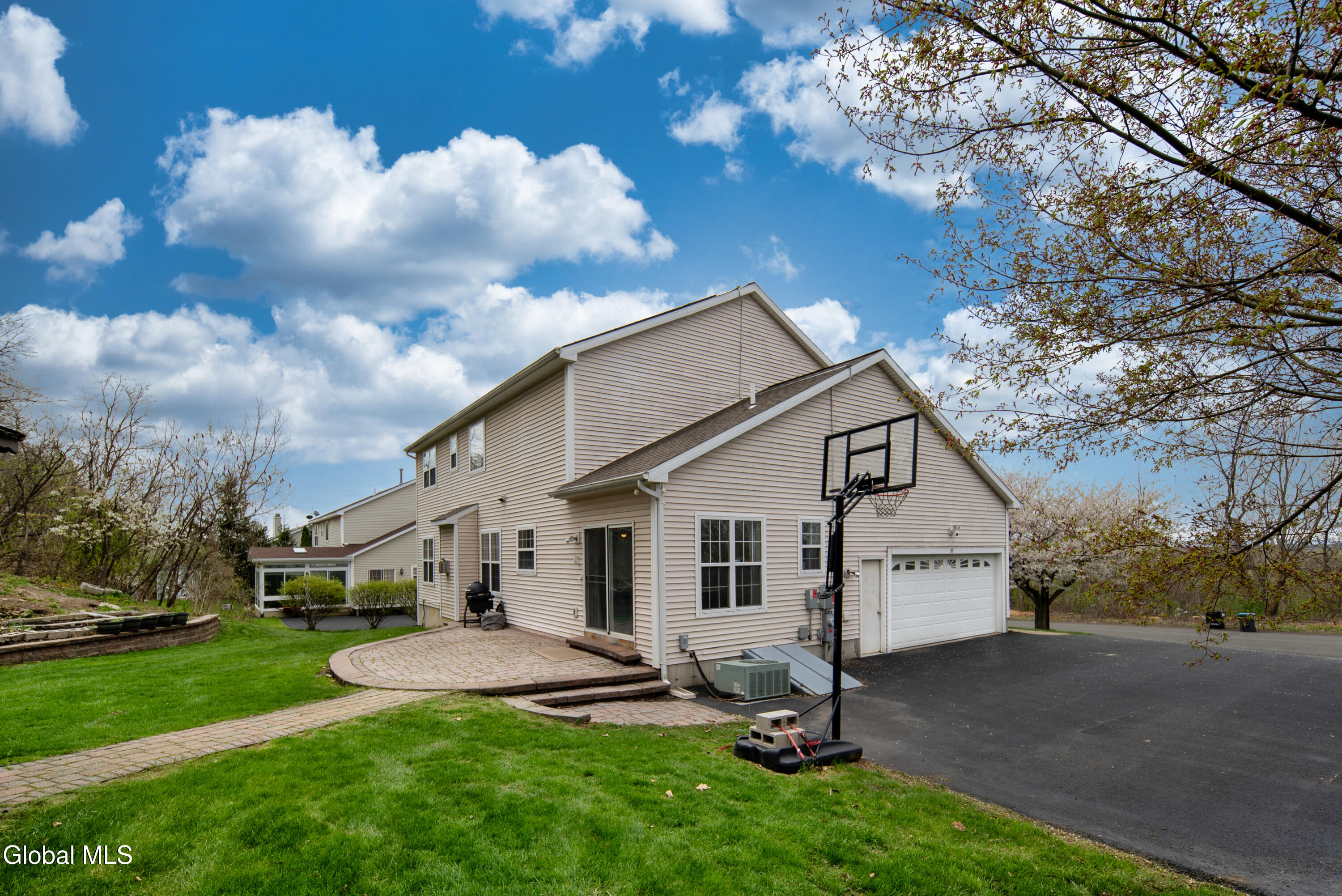 39 Utica Avenue Latham NY 12110
