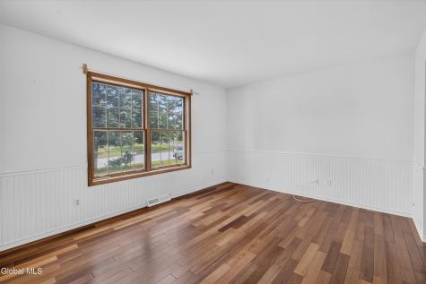 1120 Laural Lane Malta NY 12020