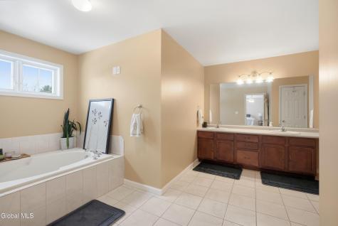 2 Winding Creek Way Cohoes NY 12047