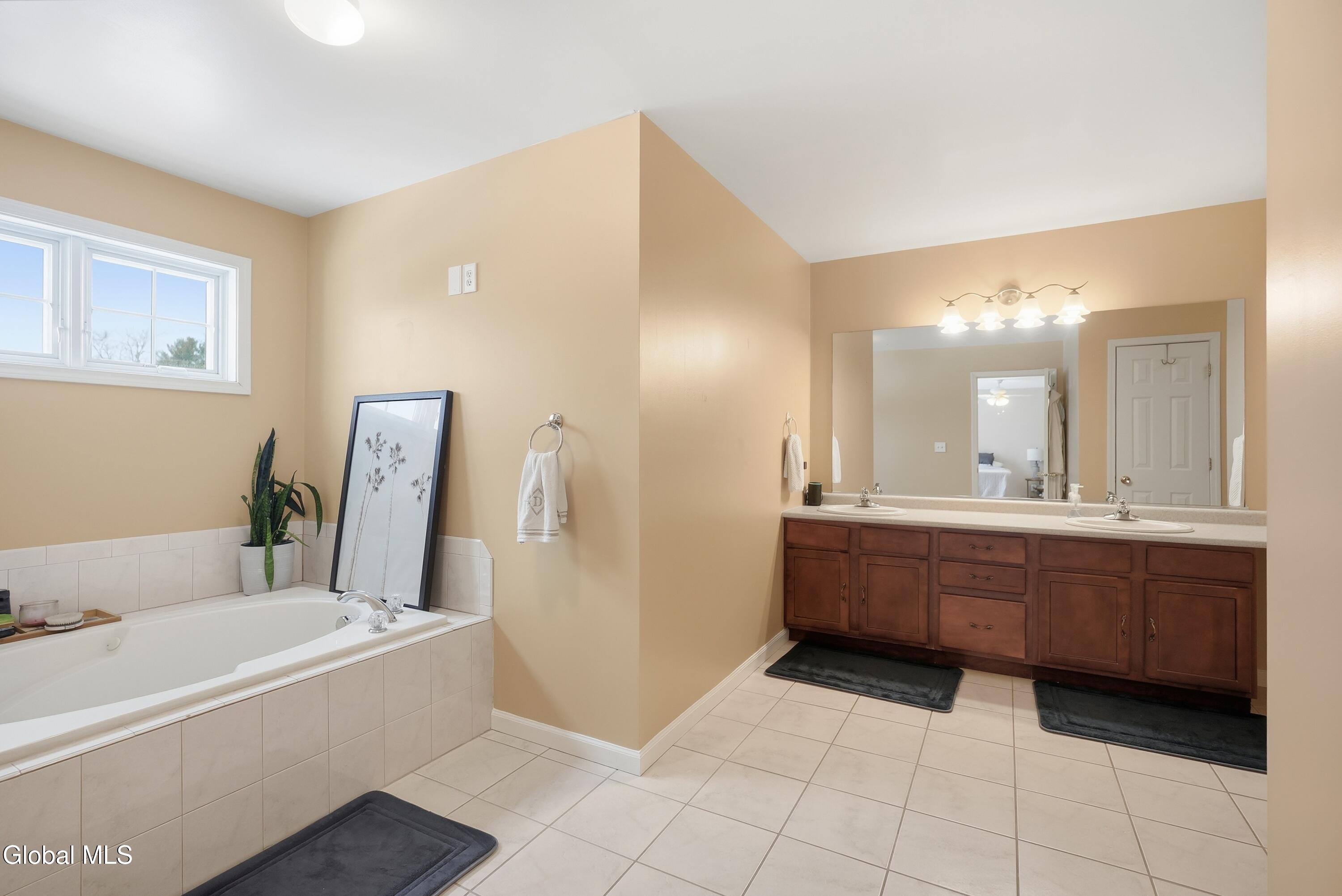 2 Winding Creek Way Cohoes NY 12047