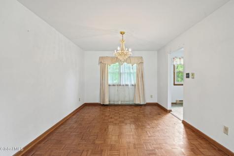 756 Hampshire Seat Niskayuna NY 12309