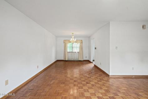 756 Hampshire Seat Niskayuna NY 12309