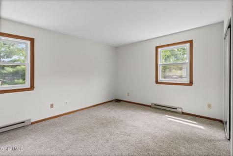 756 Hampshire Seat Niskayuna NY 12309