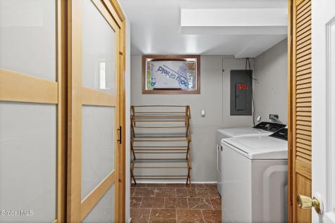 756 Hampshire Seat Niskayuna NY 12309