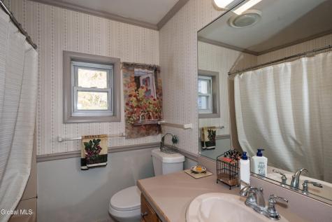 829 Middle Street Niskayuna NY 12309