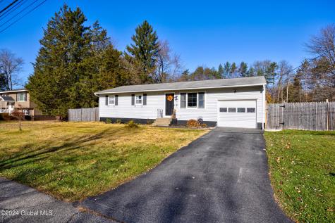 5 Sunflower Lane Colonie NY 12205