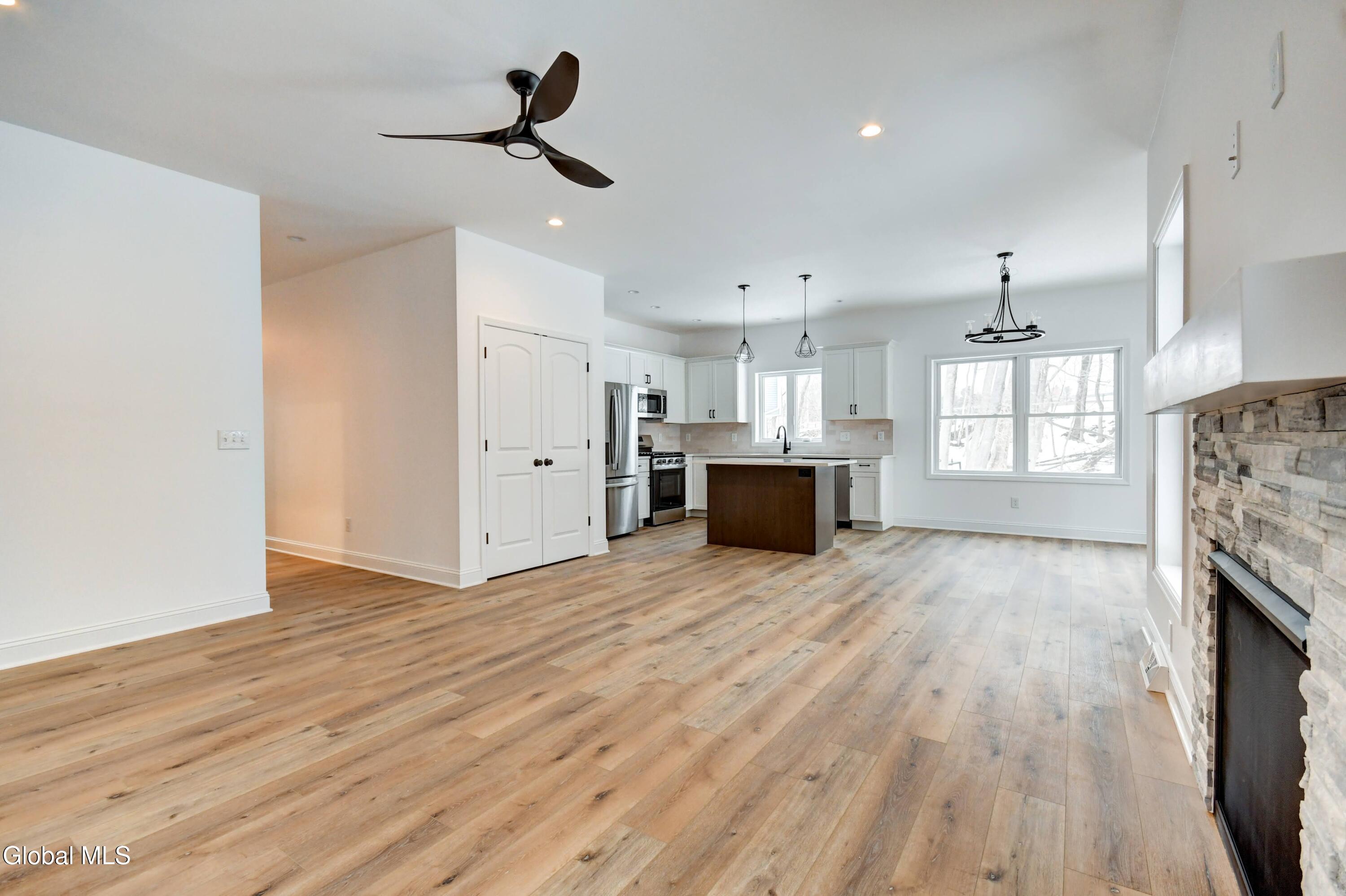 102 Anna Court Schenectady NY 12306