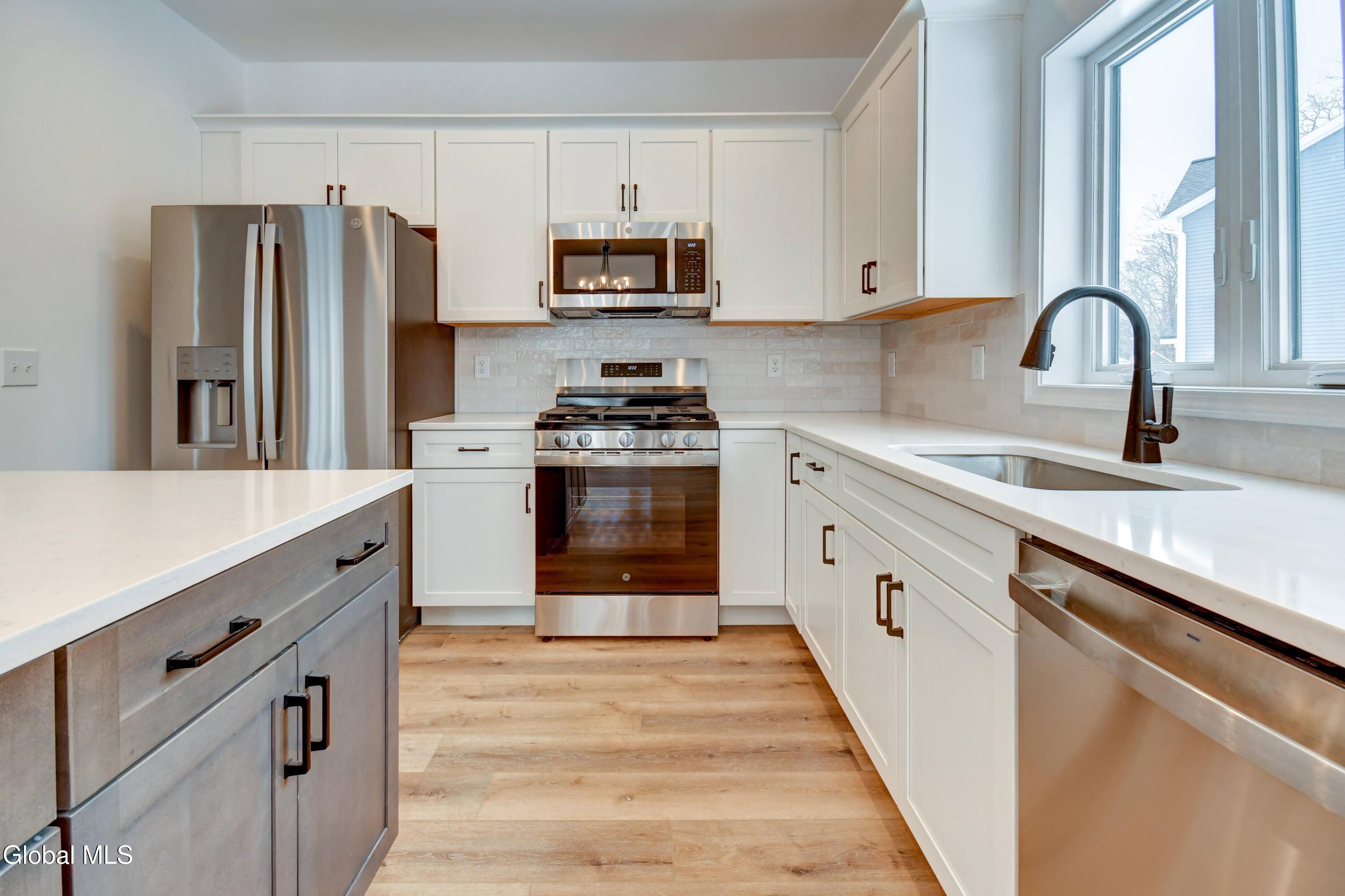102 Anna Court Schenectady NY 12306