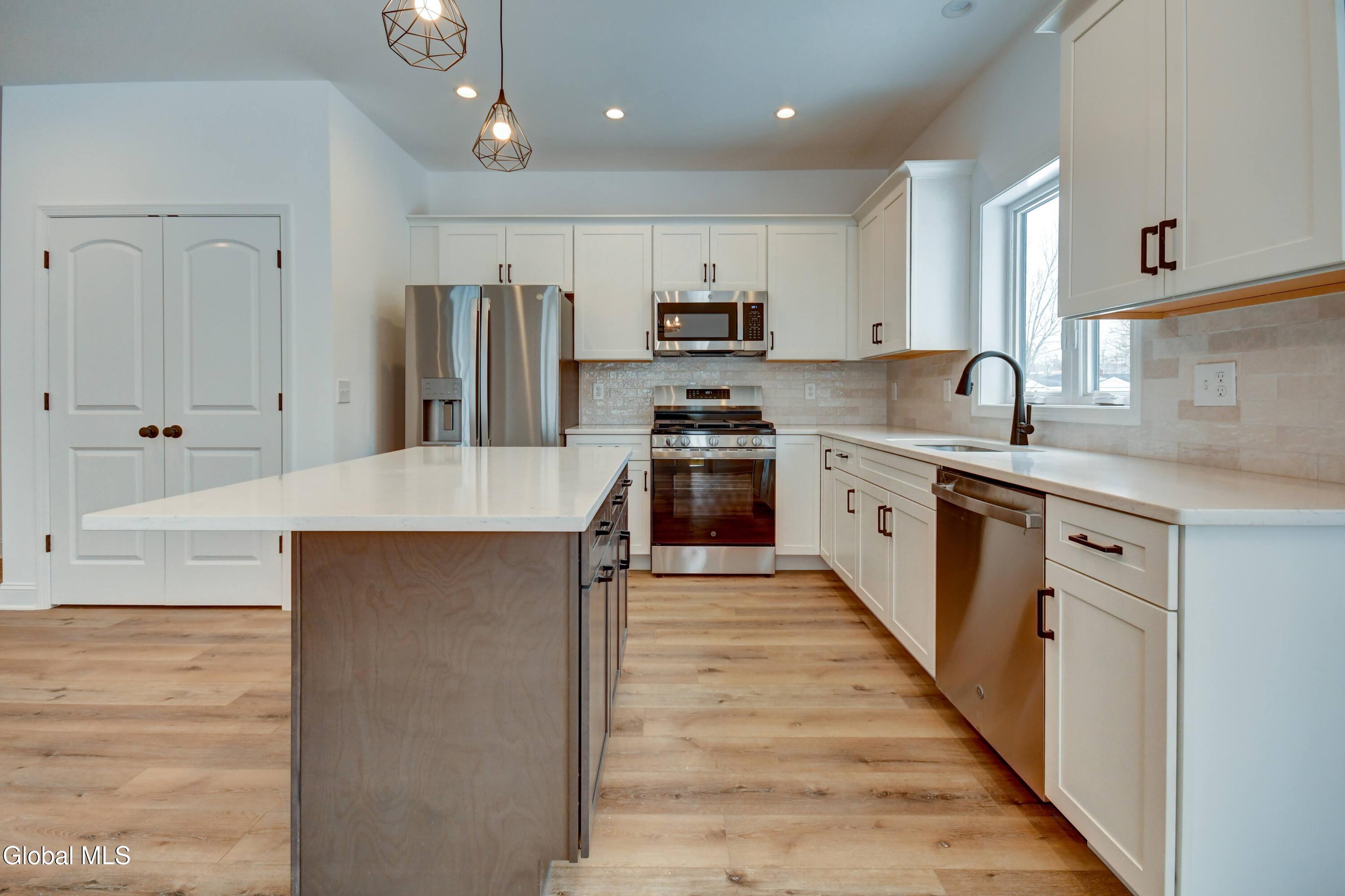 102 Anna Court Schenectady NY 12306
