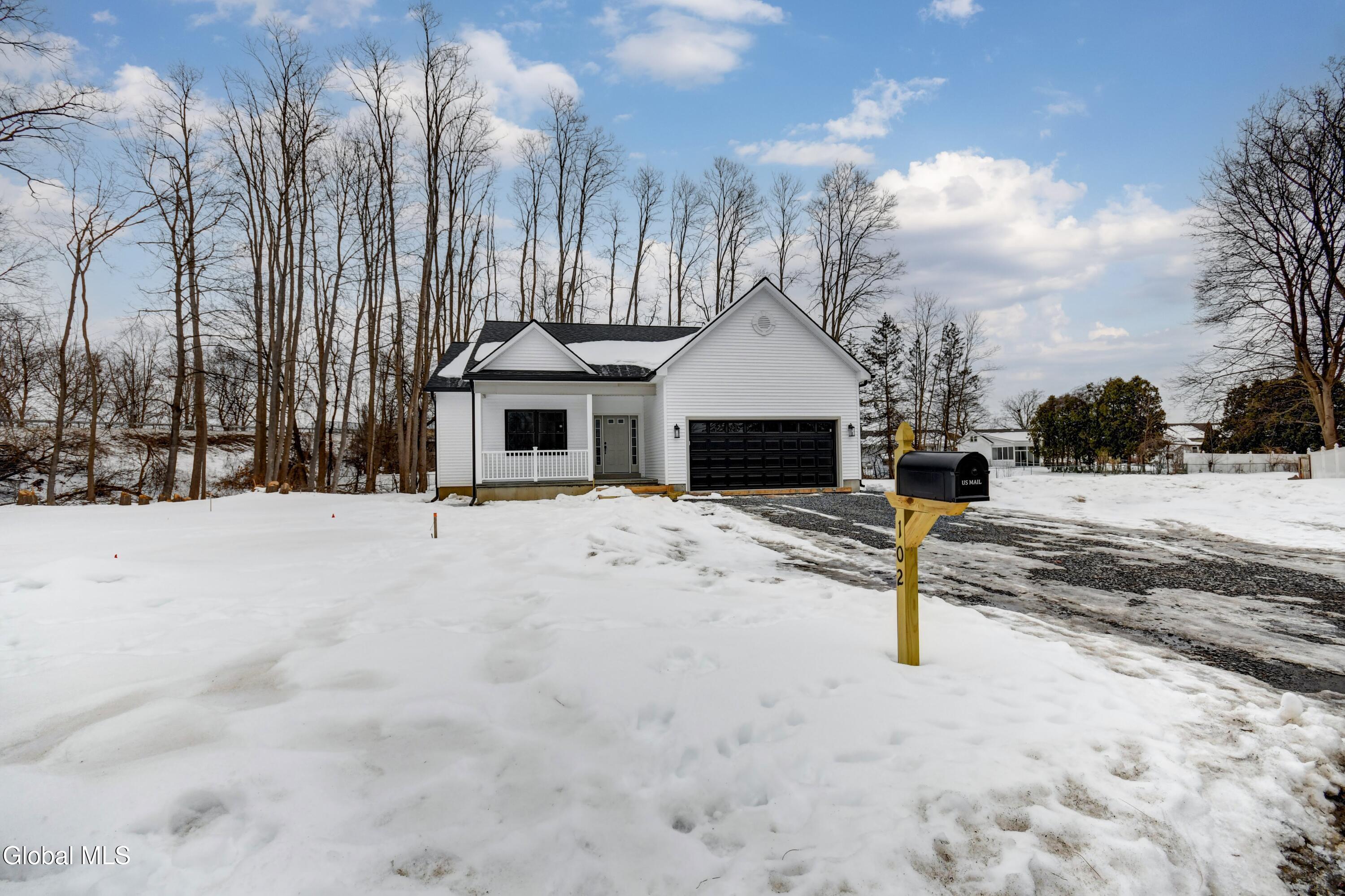 102 Anna Court Schenectady NY 12306