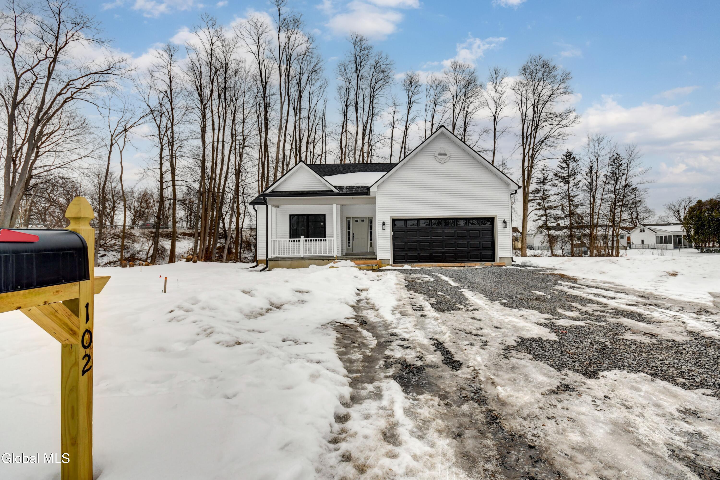 102 Anna Court Schenectady NY 12306