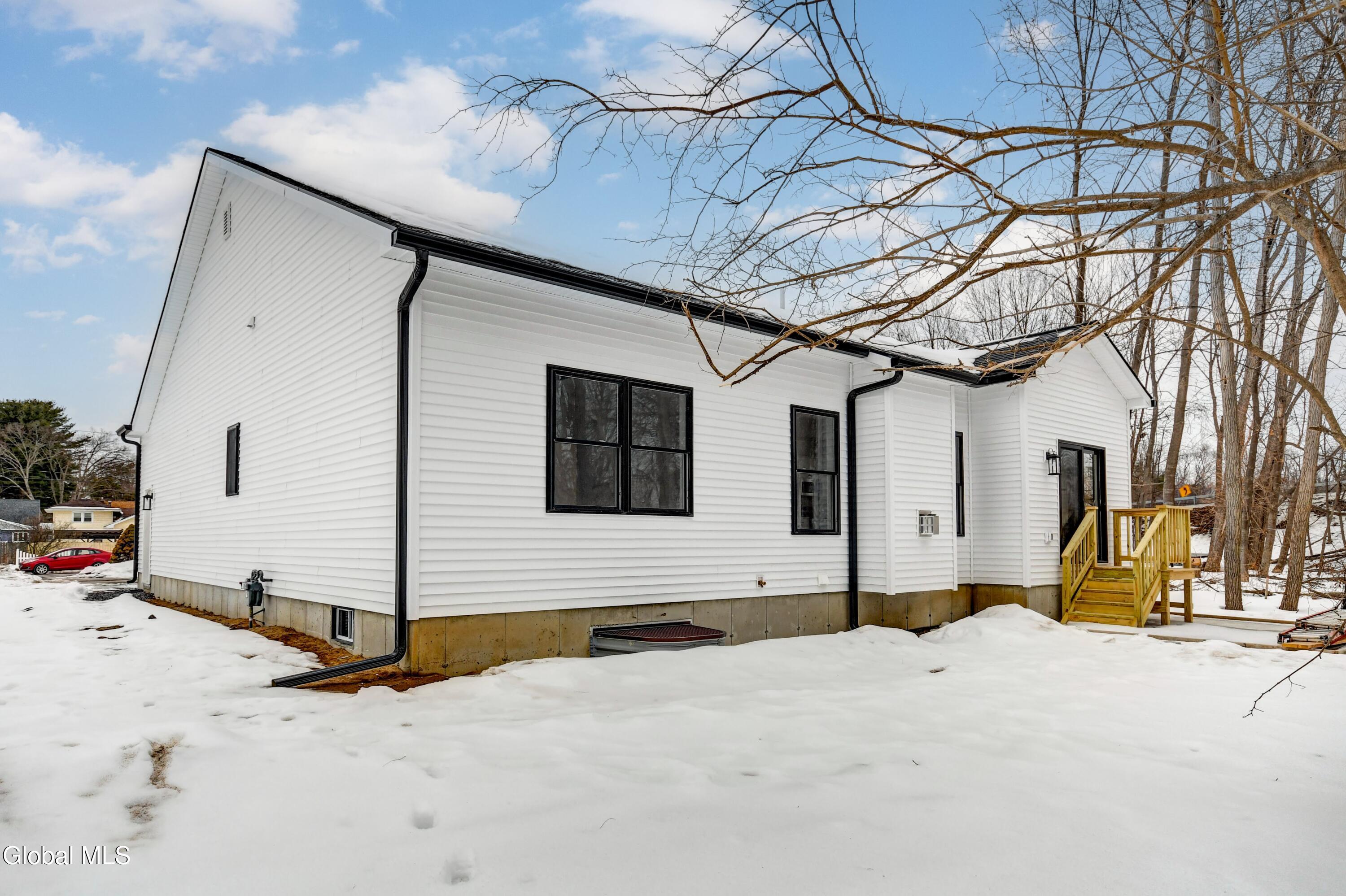 102 Anna Court Schenectady NY 12306