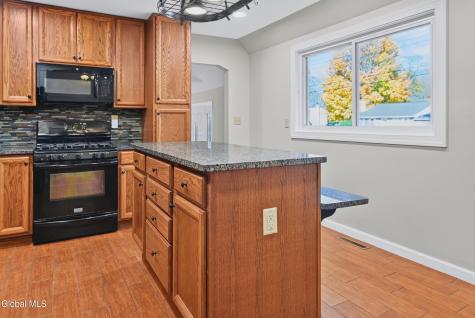 9 Ridgewood Lane Glenville NY 12302