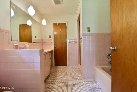 10 Eastland Avenue Gloversville NY 12078