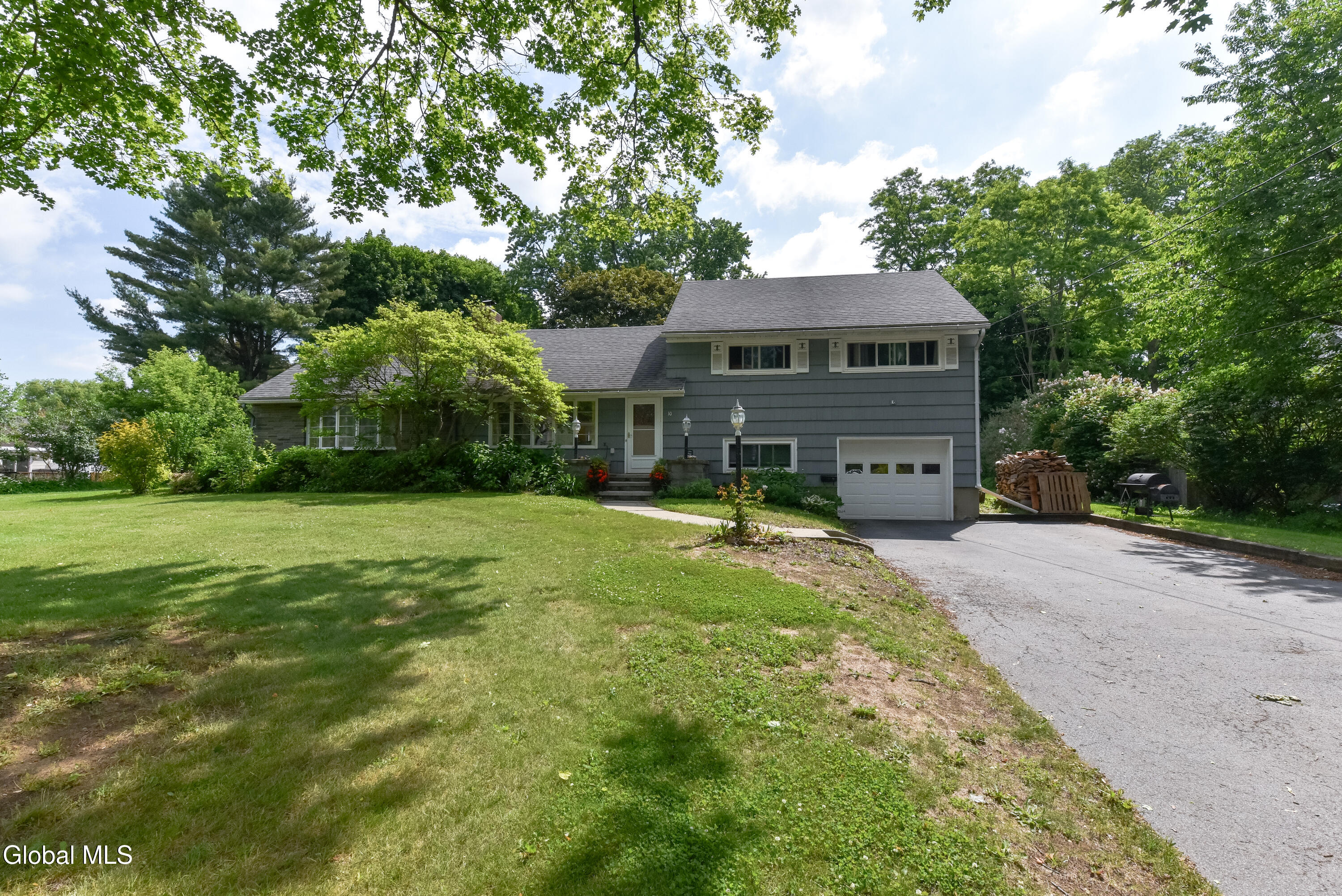 10 Eastland Avenue Gloversville NY 12078