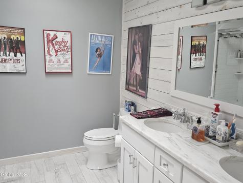 2122 Orchard Park Drive Niskayuna NY 12309
