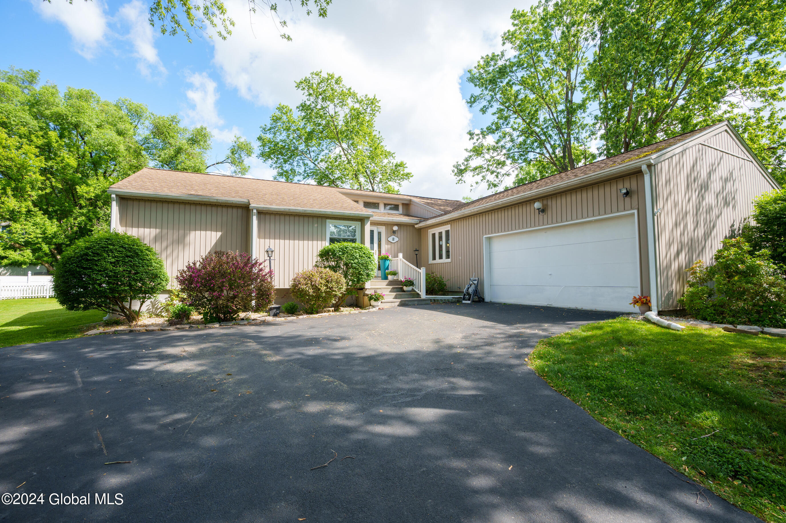 2 Linda Court Albany NY 12208