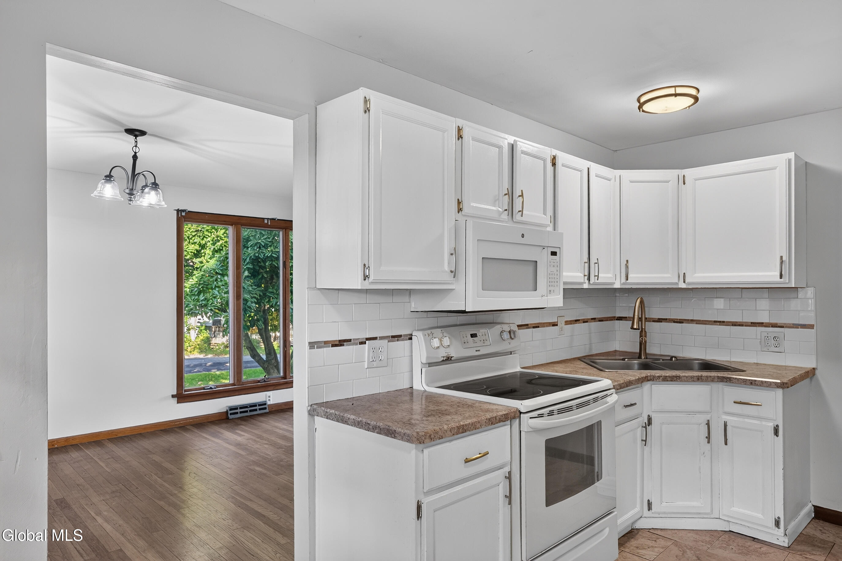 31 Massachusetts Avenue Rensselaer NY 12144
