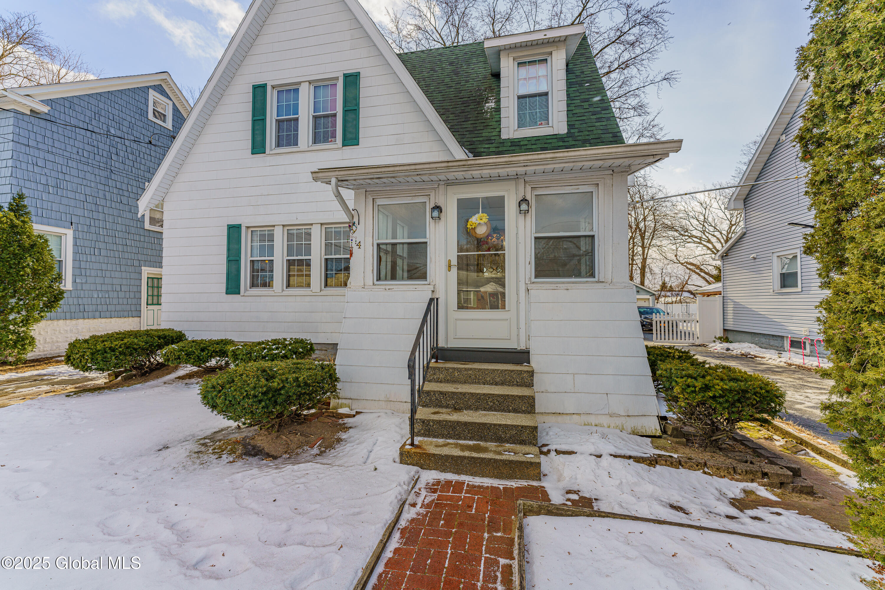 4 Woolard Avenue Colonie NY 12205