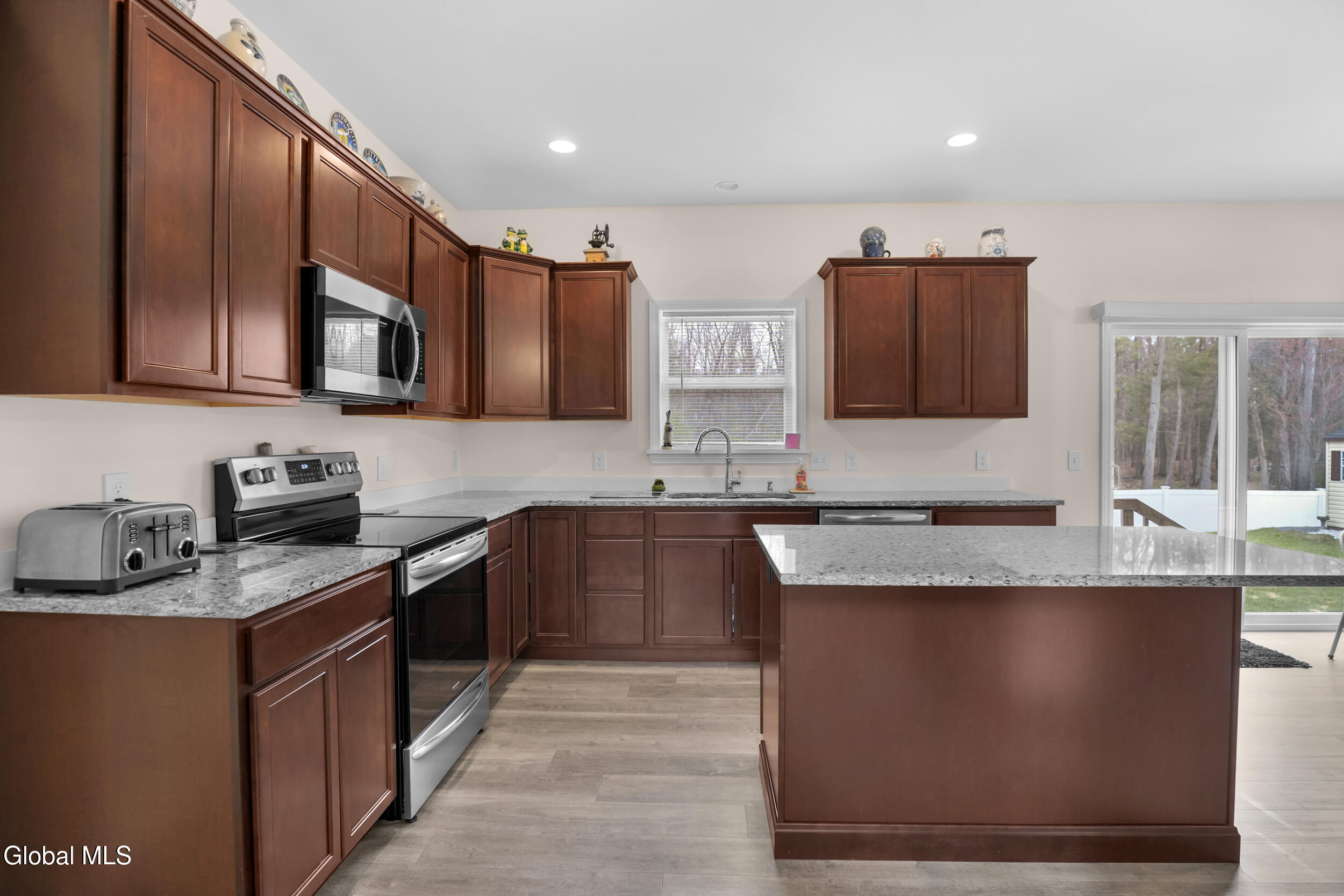 112 Diamond Place Schenectady NY 12306