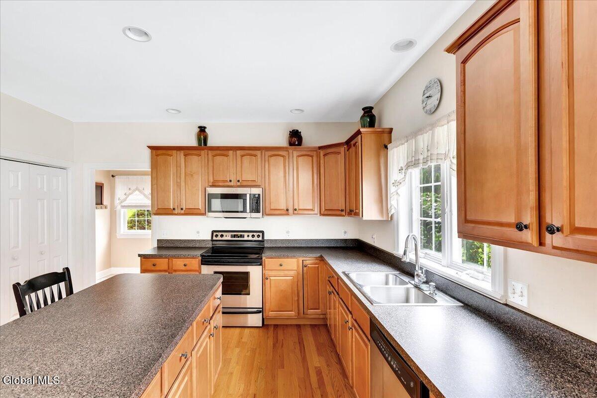 2 Brookhaven Lane East Greenbush NY 12061