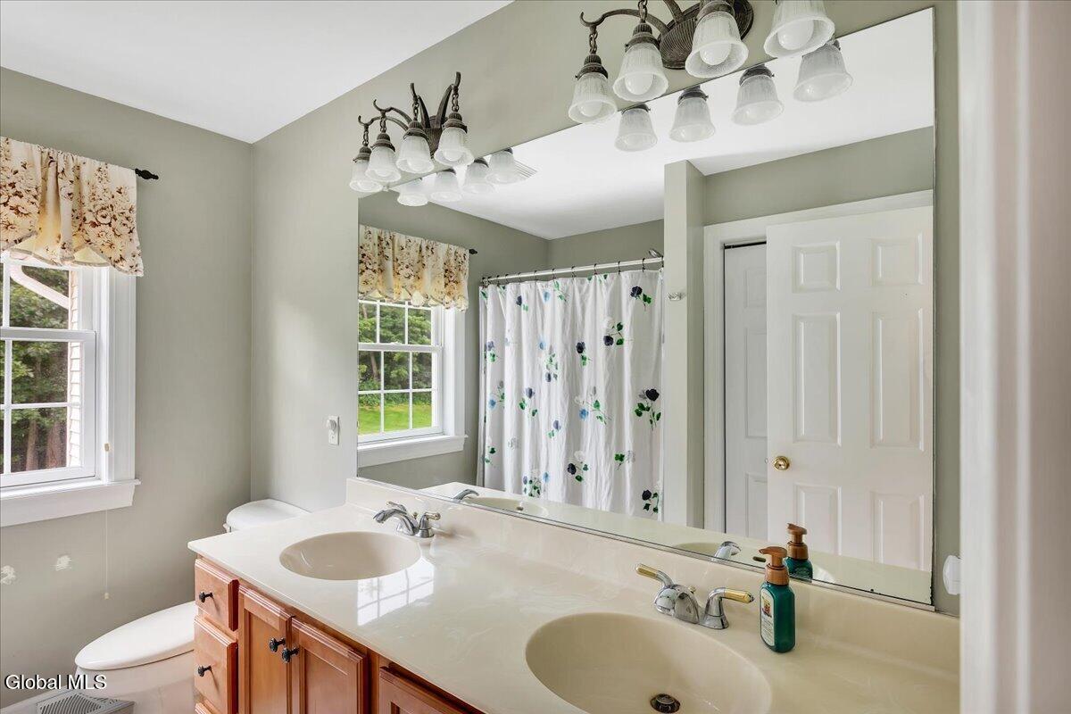 2 Brookhaven Lane East Greenbush NY 12061