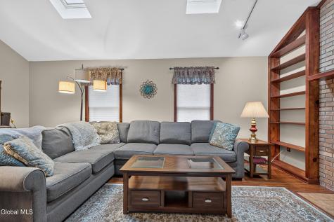44 Mallard Road Glenmont NY 12077