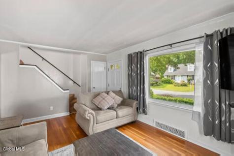 10 Murrlin Drive Delmar NY 12054