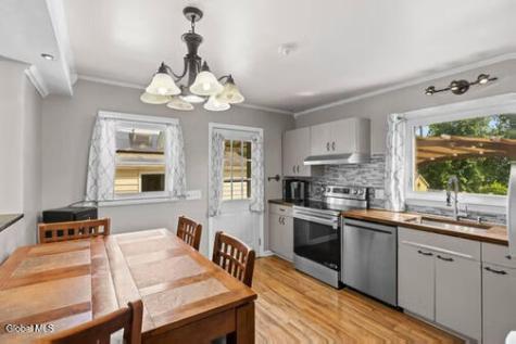 10 Murrlin Drive Delmar NY 12054
