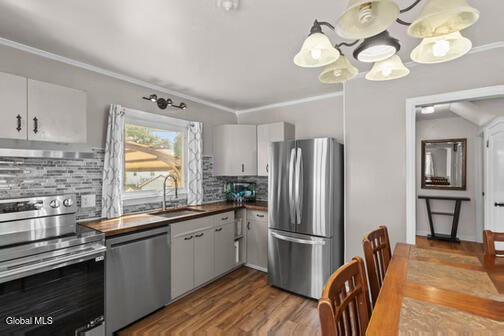 10 Murrlin Drive Delmar NY 12054